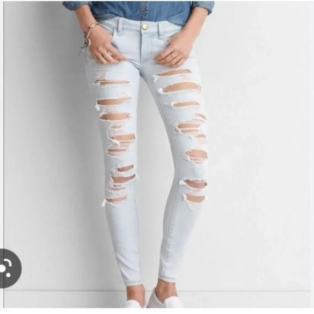 AMERICAN EAGLE Women’s Light Blue Wash Super Stretch Super Low Rise Distressed S - Picture 1 of 6